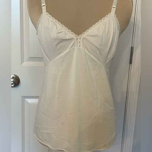 Elegant White Lace Camisole - Picture 1 of 7